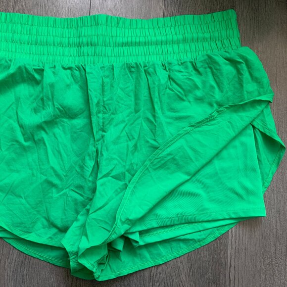 Green Running Shorts Size Large - Picture 1 of 3